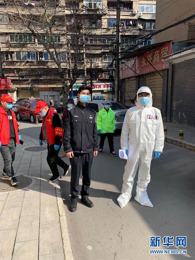 （習(xí)近平致敬的戰(zhàn)&ldquo;疫&rdquo;英雄&middot;公安干警篇&middot;圖文互動）（6）他們，抗疫一線鑄警魂