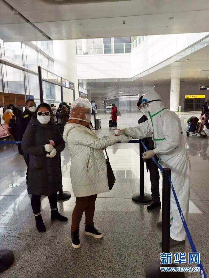 （習(xí)近平致敬的戰(zhàn)&ldquo;疫&rdquo;英雄&middot;志愿者篇&middot;圖文互動(dòng)）（8）他們，微光成炬照征程