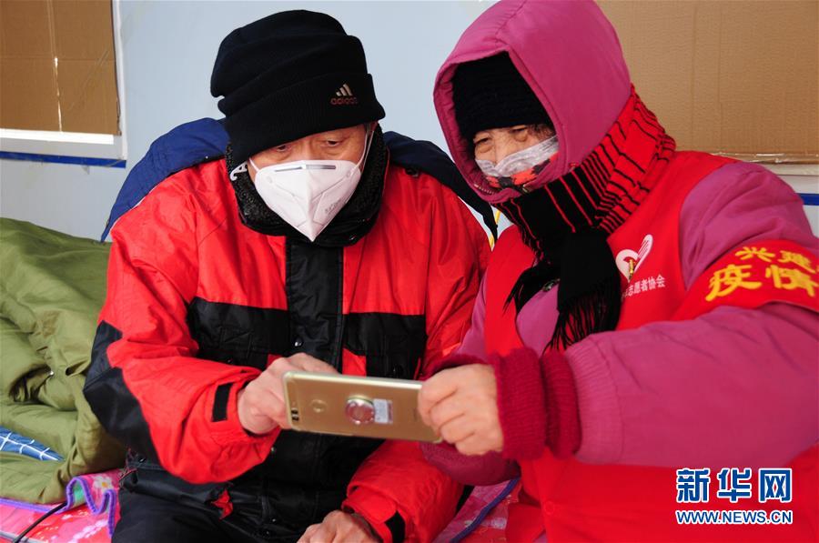 （習(xí)近平致敬的戰(zhàn)&ldquo;疫&rdquo;英雄&middot;志愿者篇&middot;圖文互動(dòng)）（9）他們，微光成炬照征程