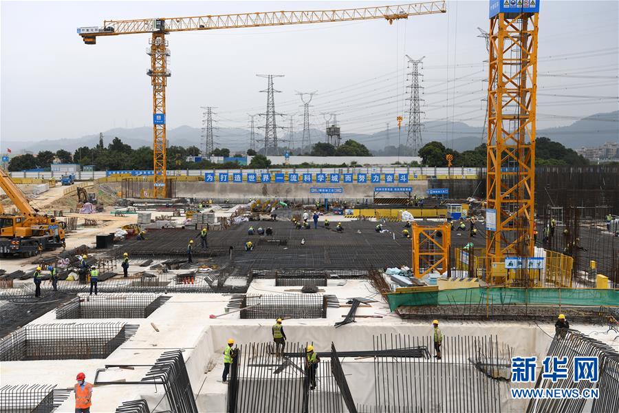 （在習近平新時代中國特色社會主義思想指引下&mdash;&mdash;新時代新作為新篇章&middot;習近平總書記關(guān)切事&middot;圖文互動）（6）新機遇、新引擎&mdash;&mdash;重大工程重大項目建設(shè)新動向觀察