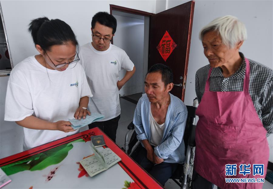 （新華全媒頭條&middot;總書記推動的改革身邊事&middot;行政體制改革篇&middot;圖文互動）（2）特寫：追問&ldquo;一件事&rdquo;