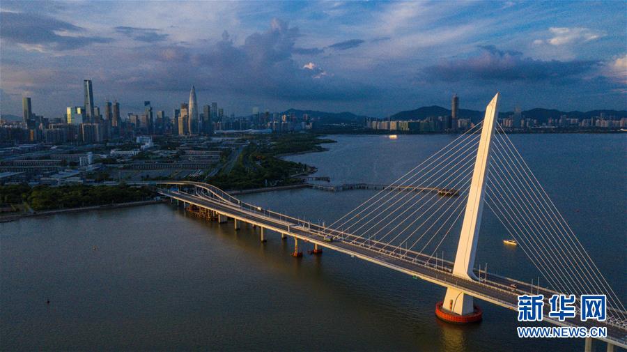 （在習近平新時代中國特色社會主義思想指引下&mdash;&mdash;新時代新作為新篇章&middot;習近平總書記關(guān)切事&middot;圖文互動）（1）我家大門常打開&mdash;&mdash;經(jīng)濟特區(qū)全方位對外開放故事