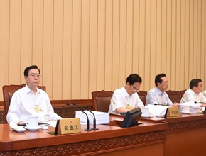 十二屆全國(guó)人大常委會(huì)第十五次會(huì)議舉行第二次全體會(huì)議