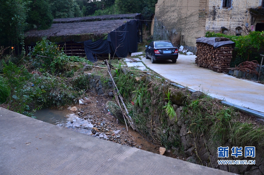 周炳耀有輛二手車，被全村人當(dāng)作&ldquo;公交車&rdquo;