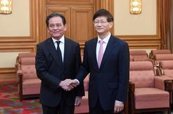 孟建柱會(huì)見泰國大理院院長維拉蓬&middot;湯蘇萬