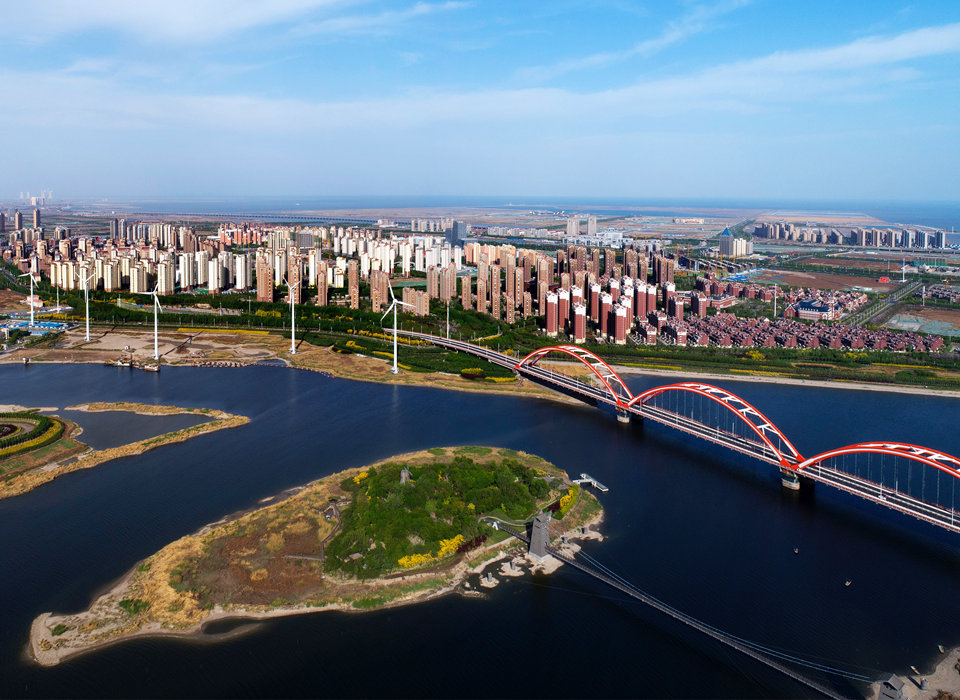 銳意進(jìn)取，埋頭苦干，向著偉大目標(biāo)奮力前行