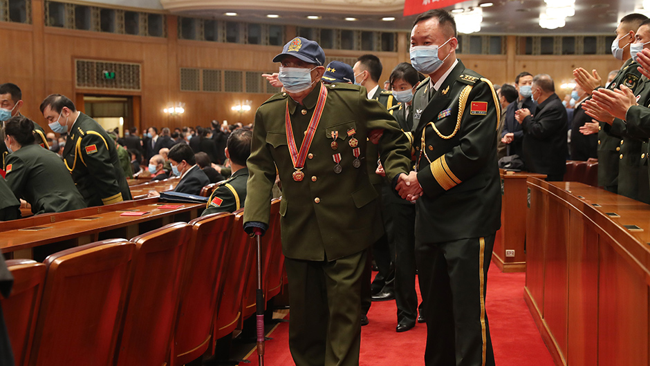 志愿軍老戰(zhàn)士、老同志入場