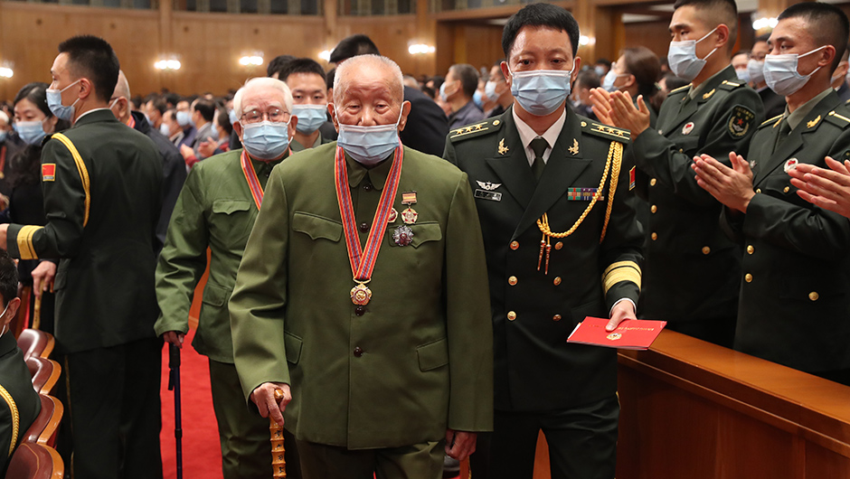 志愿軍老戰(zhàn)士、老同志入場