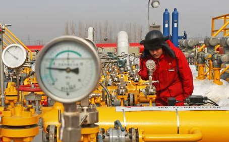 這個春節(jié)，他們留在工地和單位過年