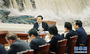 張德江主持召開(kāi)十二屆人大常委會(huì)第二次委員長(zhǎng)會(huì)議