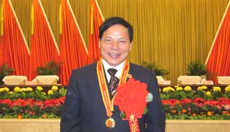 楊斌圣獲省勞動模范稱號