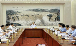 張德江主持召開十二屆全國人大常委會第五次委員長會議