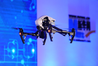 無人機進入發(fā)布會現場