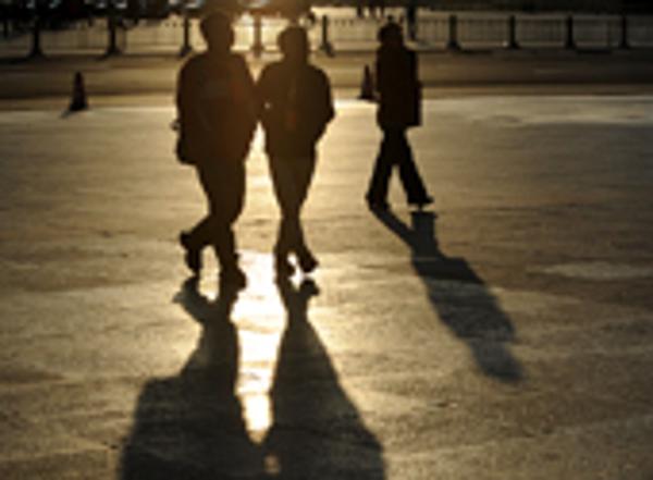 大會(huì)閉幕，廣場(chǎng)上來(lái)的最早的還是新聞?dòng)浾? /></a></p>
<p class=