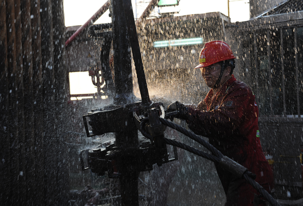 海上作業(yè)更多時(shí)刻是艱苦和孤獨(dú)。