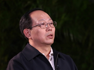 如何發(fā)展壯大體育產(chǎn)業(yè)？