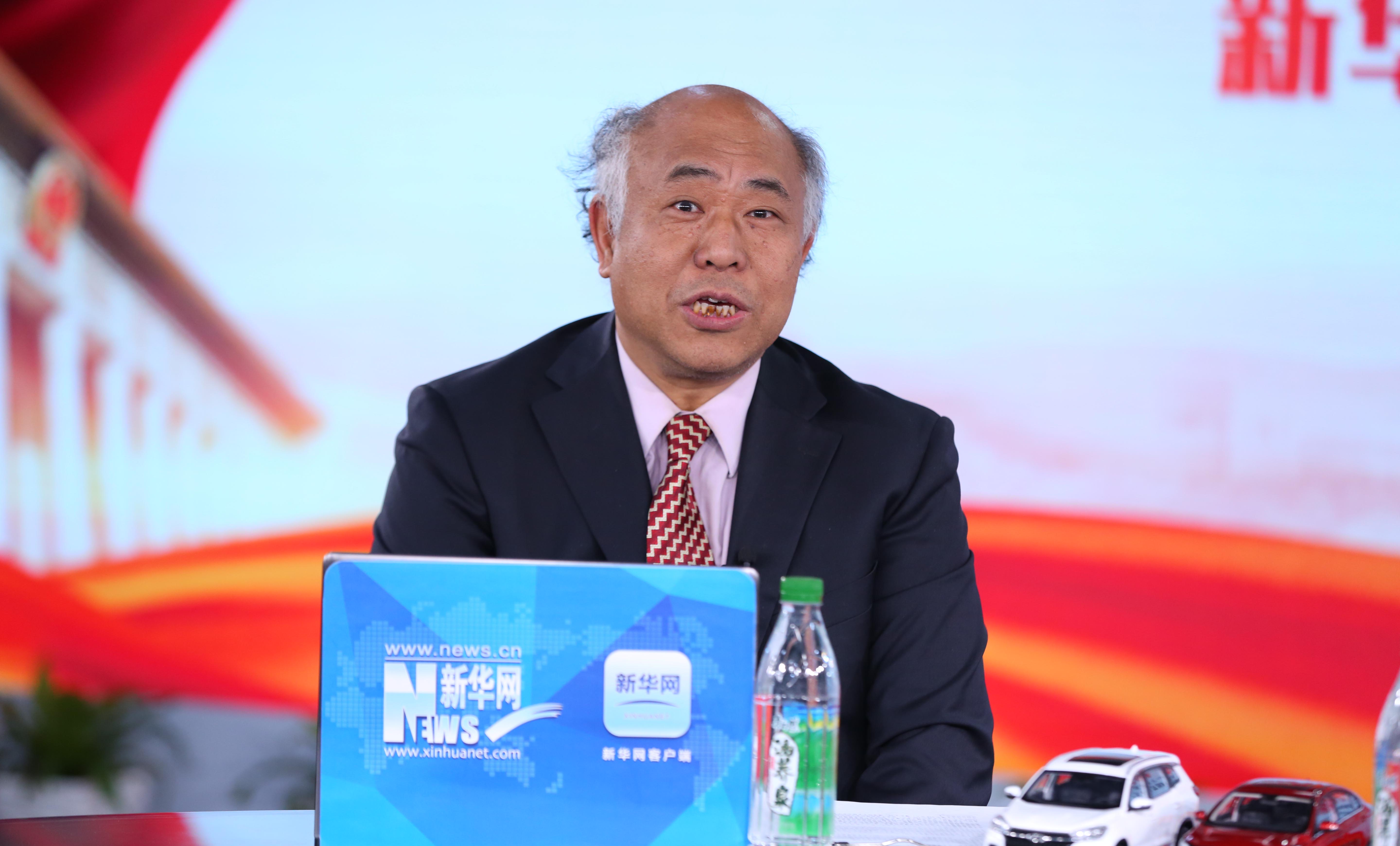 楊宜勇：打破&ldquo;隱形墻&rdquo; 實現(xiàn)職業(yè)培訓與就業(yè)一站式服務