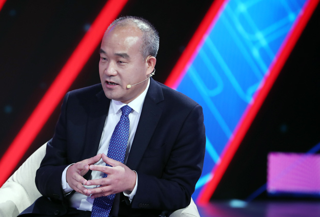 年輕人要有遠(yuǎn)大理想，要了解到科技的核心要素所在，專心，靜下心來打好基礎(chǔ)。