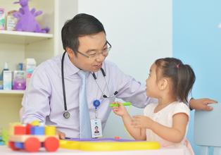 加強(qiáng)兒科醫(yī)生、助產(chǎn)士等緊缺人才培養(yǎng)