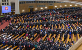 閉幕會(huì)結(jié)束后，代表離開(kāi)會(huì)場(chǎng)