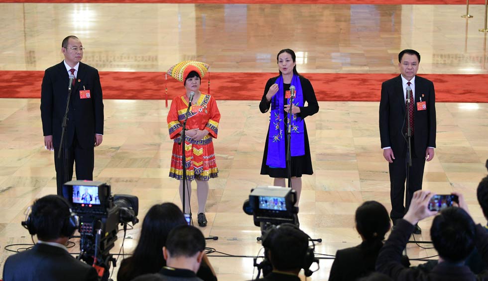 蔡松濤、杜麗群、楊小玲、賈立群接受采訪