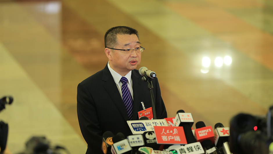 國家醫(yī)療保障局局長(zhǎng)胡靜林接受采訪