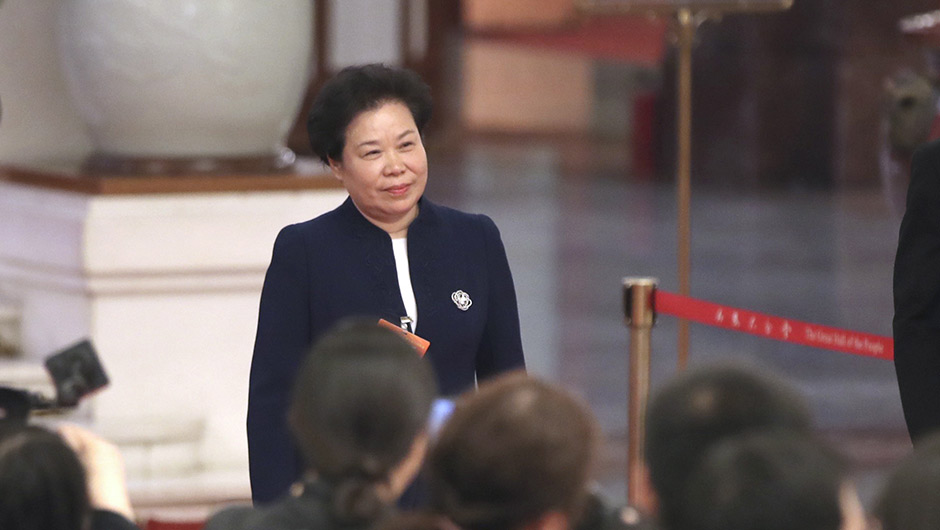 劉雅鳴步入&ldquo;部長通道&rdquo;，準(zhǔn)備接受采訪