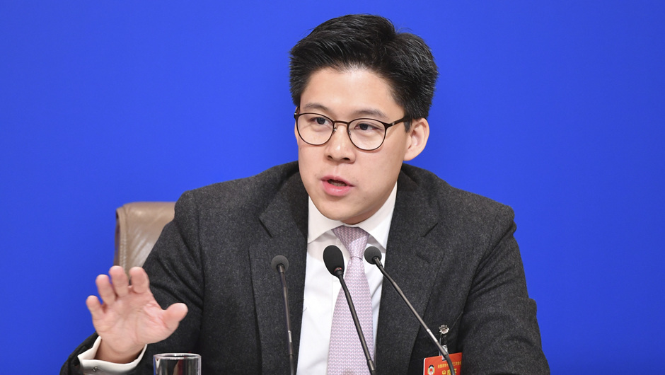 全國(guó)政協(xié)委員、中國(guó)香港體育協(xié)會(huì)暨奧林匹克委員會(huì)副會(huì)長(zhǎng)、霍英東集團(tuán)副總裁 霍啟剛