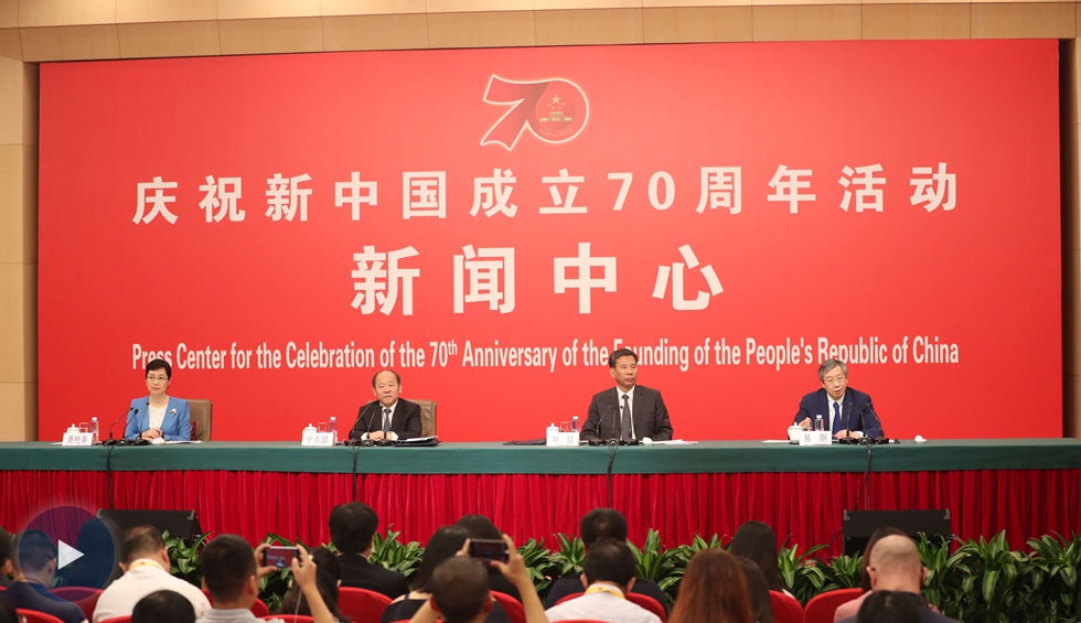 以新發(fā)展理念為引領(lǐng)，推進(jìn)中國(guó)經(jīng)濟(jì)平穩(wěn)健康可持續(xù)發(fā)展