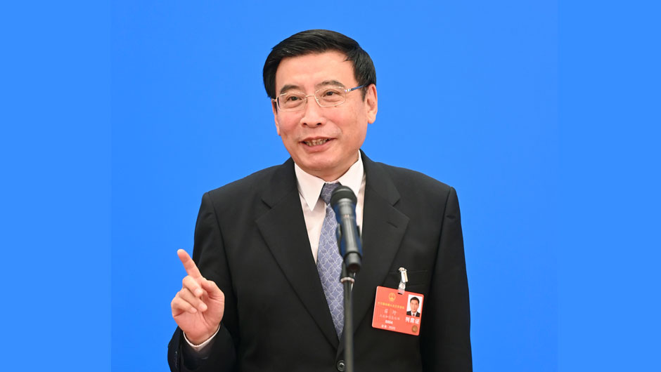 工業(yè)和信息化部部長(zhǎng)苗圩接受采訪(fǎng)