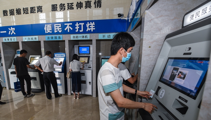 新華社評(píng)論員：增強(qiáng)緊迫感，全力抓落實(shí) &mdash;&mdash;貫徹落實(shí)全國(guó)兩會(huì)精神