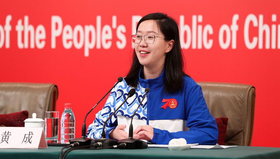 志愿者代表、清華大學(xué)經(jīng)濟(jì)管理學(xué)院四年級博士生黃成介紹相關(guān)情況