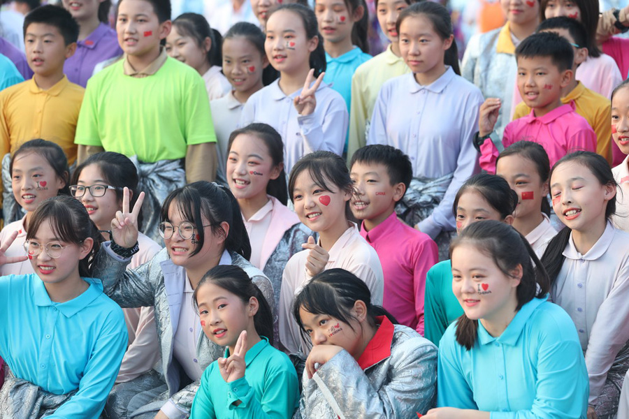 今晚，我們歡聚在天安門(mén)廣場(chǎng)