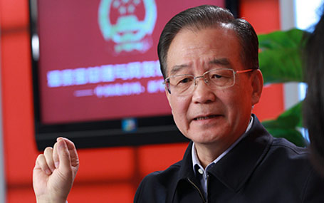 溫家寶總理接受中國政府網(wǎng)、新華網(wǎng)聯(lián)合專訪并與網(wǎng)友在線交流