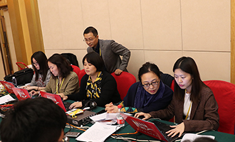 新華網在現(xiàn)場直播