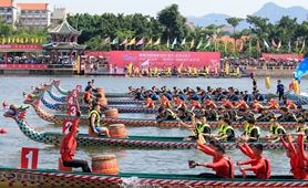 2018海峽兩岸龍舟賽開(kāi)幕，53支隊(duì)伍競(jìng)渡   組圖