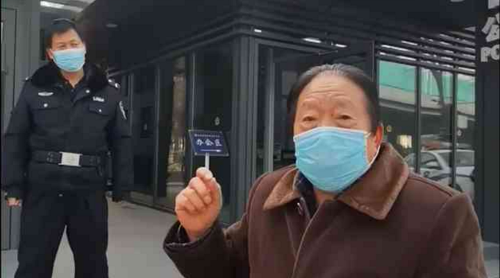 社區(qū)封閉，76歲的他為什么要出來(lái)