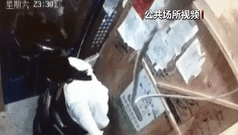 電梯內(nèi)突發(fā)自燃 電動車進樓怎么禁？ 發(fā)現(xiàn)電瓶車有起火苗頭應立刻撤離