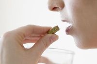 【健康解碼】說明書上這么多副作用 這藥我還吃不吃？