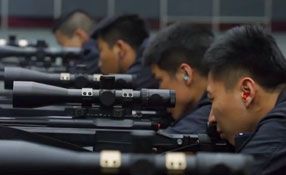 藍(lán)劍C位，很酷很忠誠(chéng)