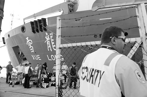 21日，雪龍?zhí)栒郎?zhǔn)備從澳大利亞的弗里曼特爾港啟程，前往MH370航班失聯(lián)疑似海域。