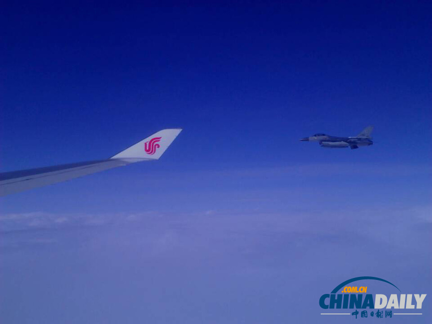 荷蘭皇家空軍2架戰(zhàn)機為習(xí)近平主席專機護航