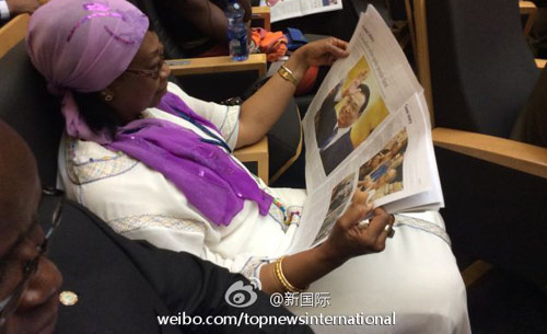 李克強(qiáng)即將在非盟總部發(fā)表演講，請(qǐng)柬&ldquo;一柬難求&rdquo;。圖片來(lái)源：&ldquo;新國(guó)際&rdquo;微博。