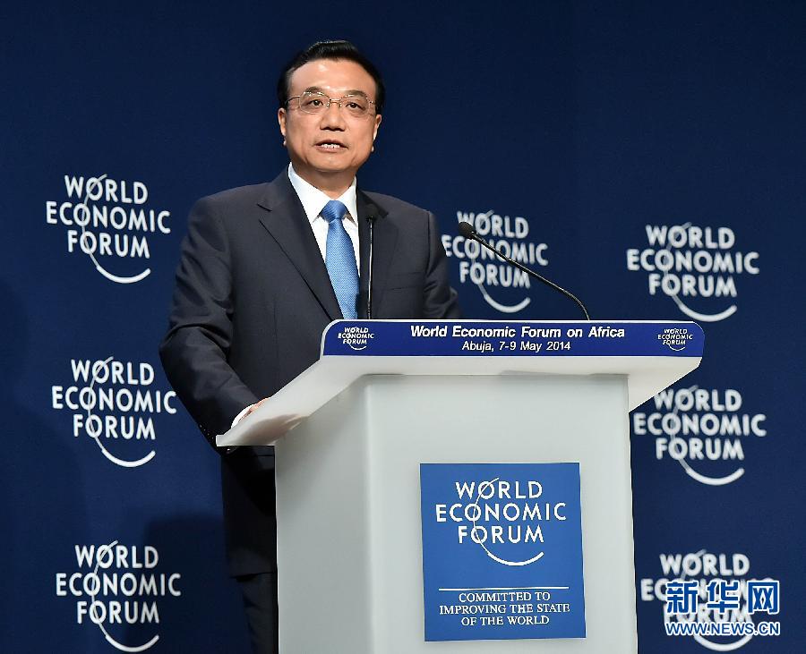 5月8日，中國國務(wù)院總理李克強(qiáng)在阿布賈出席第24屆世界經(jīng)濟(jì)論壇非洲峰會(huì)全會(huì)，發(fā)表題為《共同推動(dòng)非洲發(fā)展邁上新臺(tái)階》的特別致辭。新華社記者 李濤 攝 