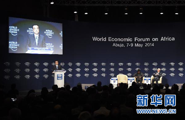 5月8日，中國國務(wù)院總理李克強(qiáng)在阿布賈出席第24屆世界經(jīng)濟(jì)論壇非洲峰會(huì)全會(huì)，發(fā)表題為《共同推動(dòng)非洲發(fā)展邁上新臺(tái)階》的特別致辭。新華社記者 李學(xué)仁 攝 