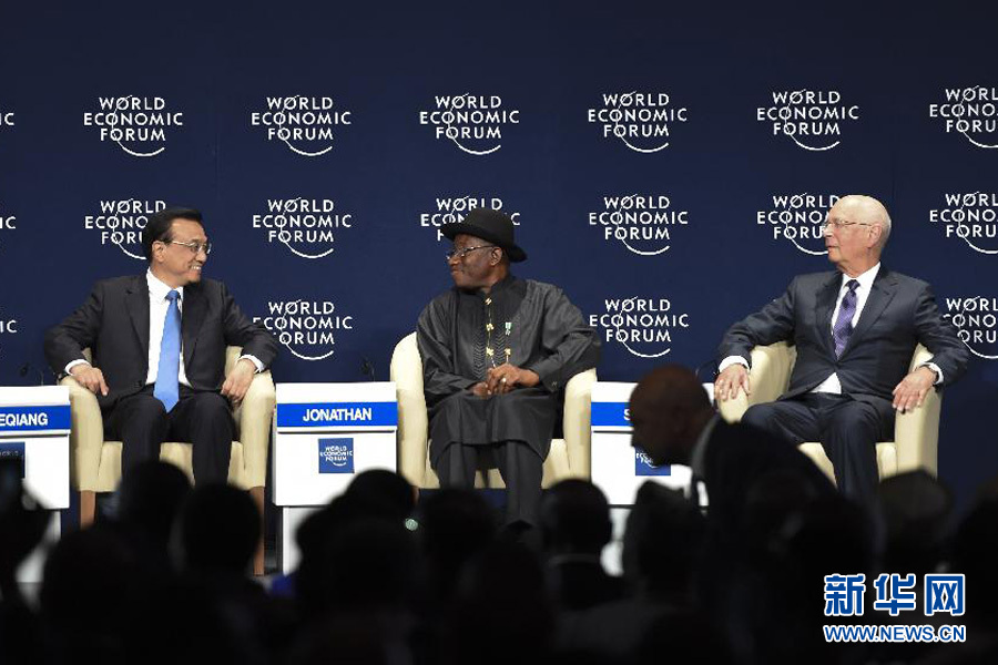 5月8日，中國國務(wù)院總理李克強(qiáng)在阿布賈出席第24屆世界經(jīng)濟(jì)論壇非洲峰會(huì)全會(huì)，發(fā)表題為《共同推動(dòng)非洲發(fā)展邁上新臺(tái)階》的特別致辭。新華社記者 李學(xué)仁 攝 