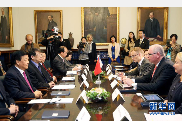 6月13日，中共中央政治局常委、中央書(shū)記處書(shū)記劉云山在赫爾辛基會(huì)見(jiàn)芬蘭議長(zhǎng)海內(nèi)盧奧馬。 新華社記者姚大偉攝