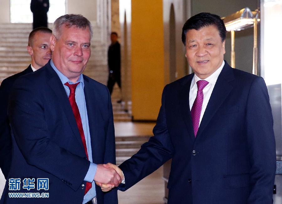 6月13日，中共中央政治局常委、中央書記處書記劉云山在赫爾辛基會見芬蘭社民黨主席、財政部長林內。 新華社記者姚大偉攝