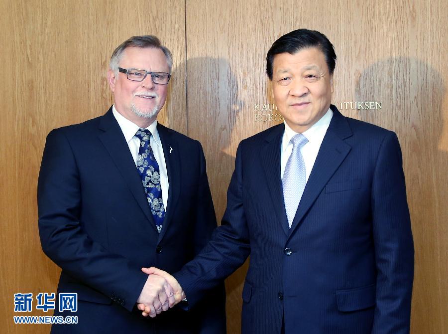 6月14日，中共中央政治局常委、中央書記處書記劉云山在芬蘭羅瓦涅米會見羅瓦涅米市長羅特沃寧。 新華社記者姚大偉攝