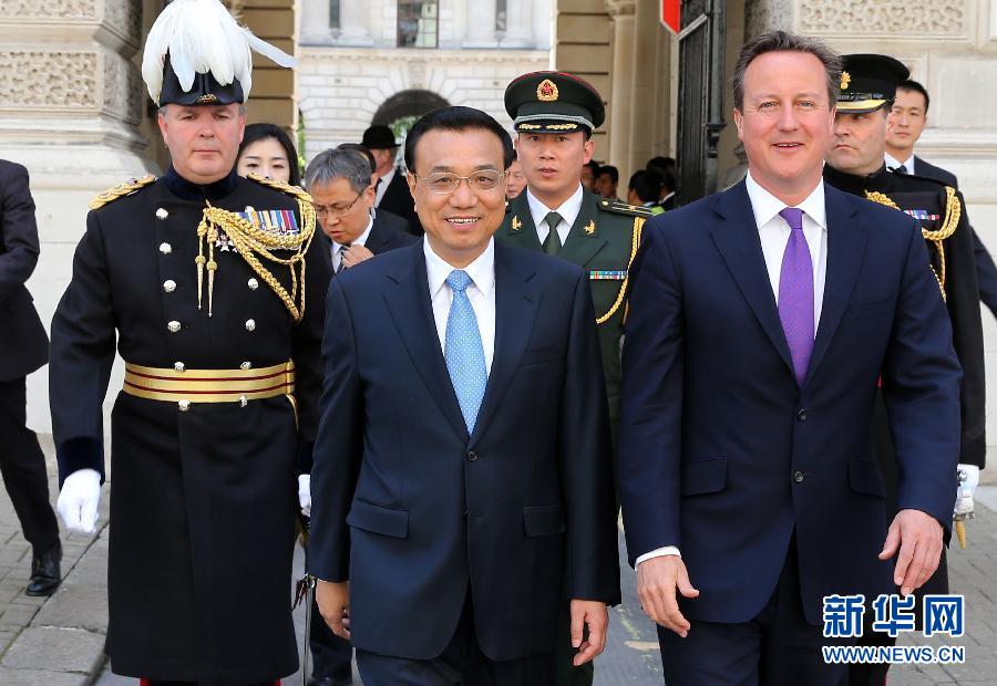 6月17日，中國國務(wù)院總理李克強(qiáng)在倫敦唐寧街10號(hào)首相府同英國首相卡梅倫舉行中英總理年度會(huì)晤。新華社記者 龐興雷 攝